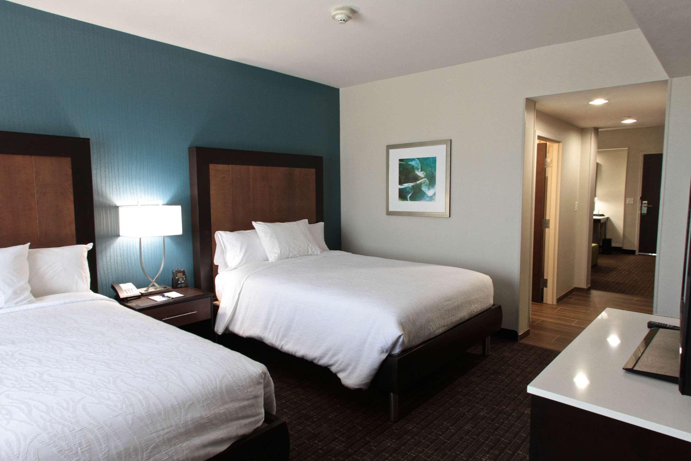 Hilton Garden Inn Victoria Exterior photo