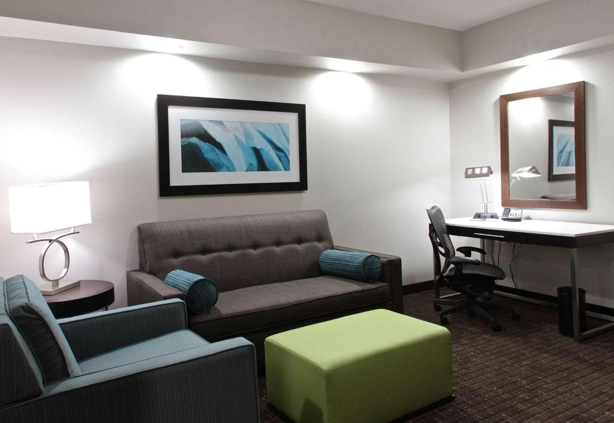 Hilton Garden Inn Victoria Exterior photo
