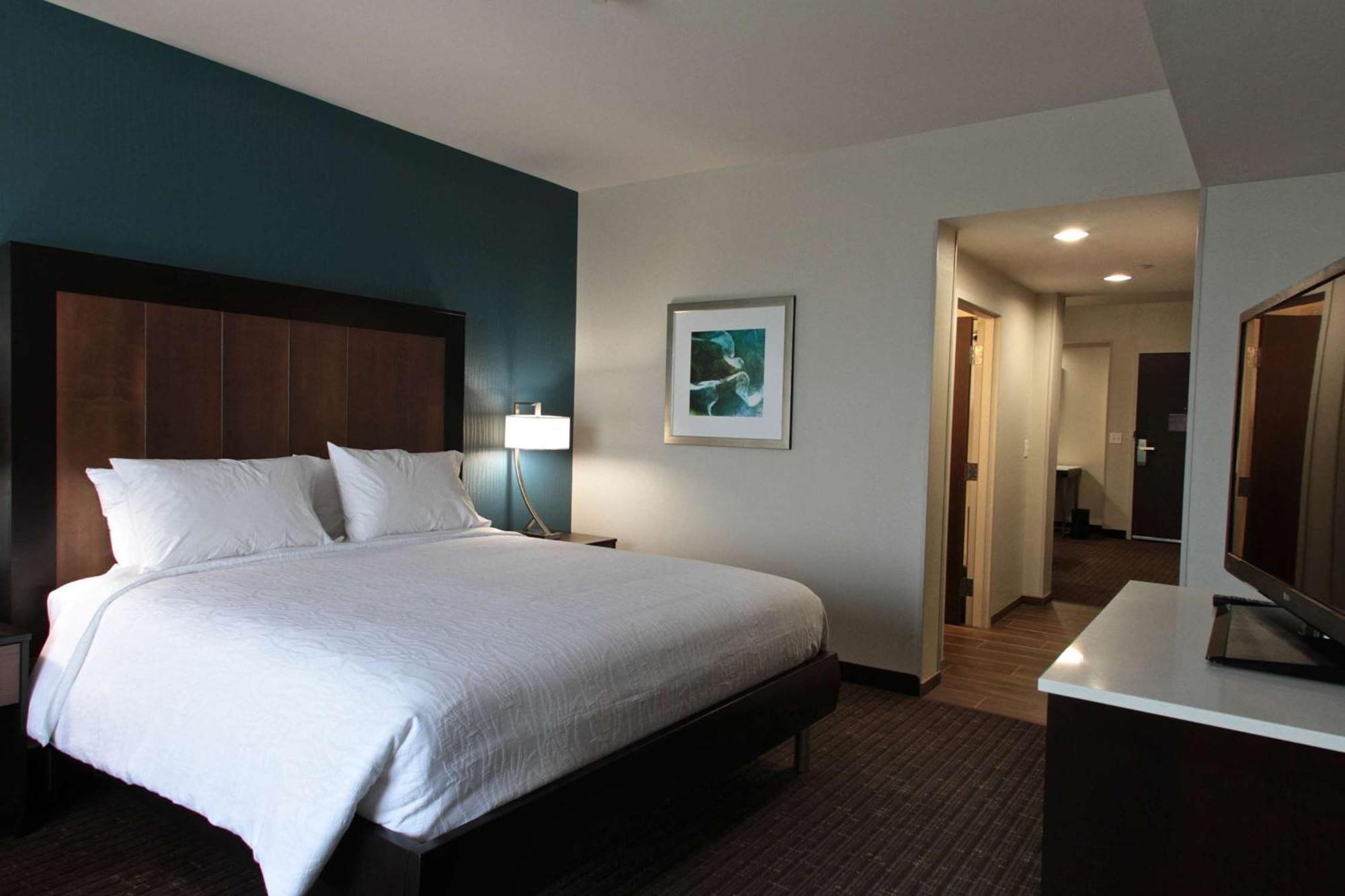 Hilton Garden Inn Victoria Exterior photo