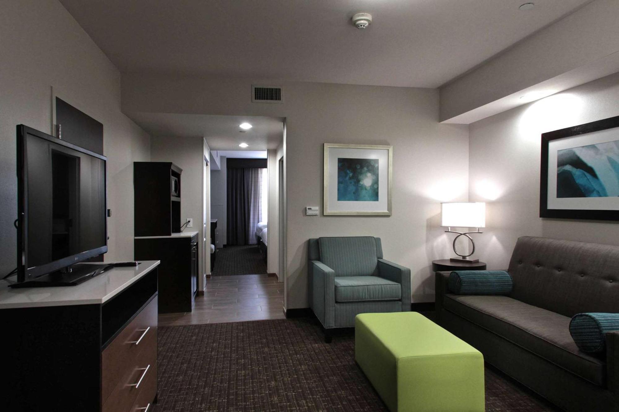 Hilton Garden Inn Victoria Exterior photo