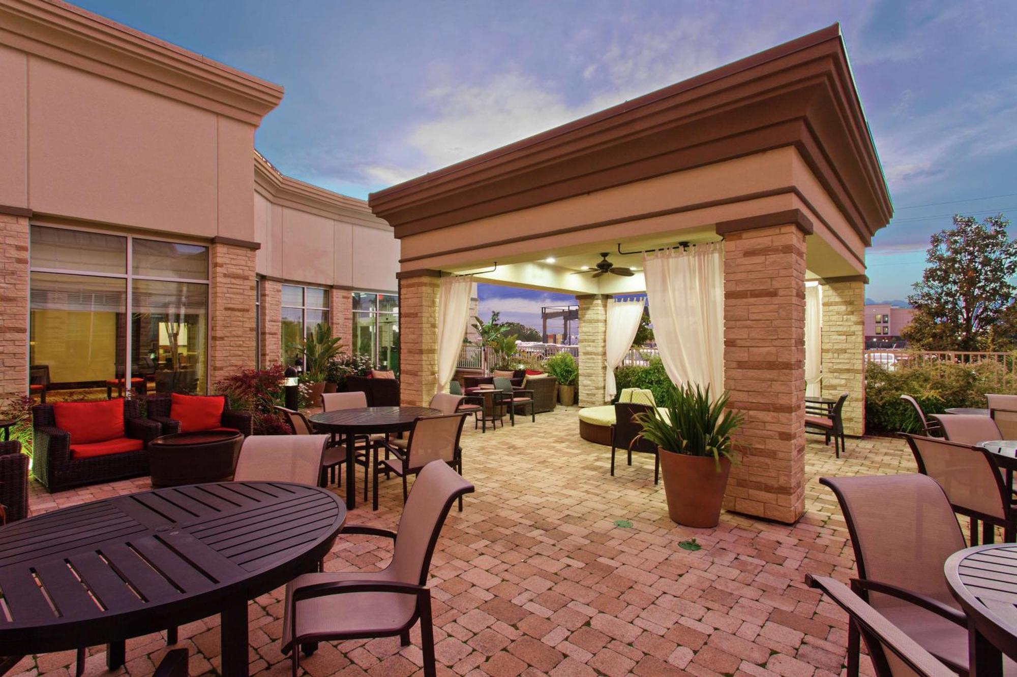 Hilton Garden Inn Victoria Exterior photo