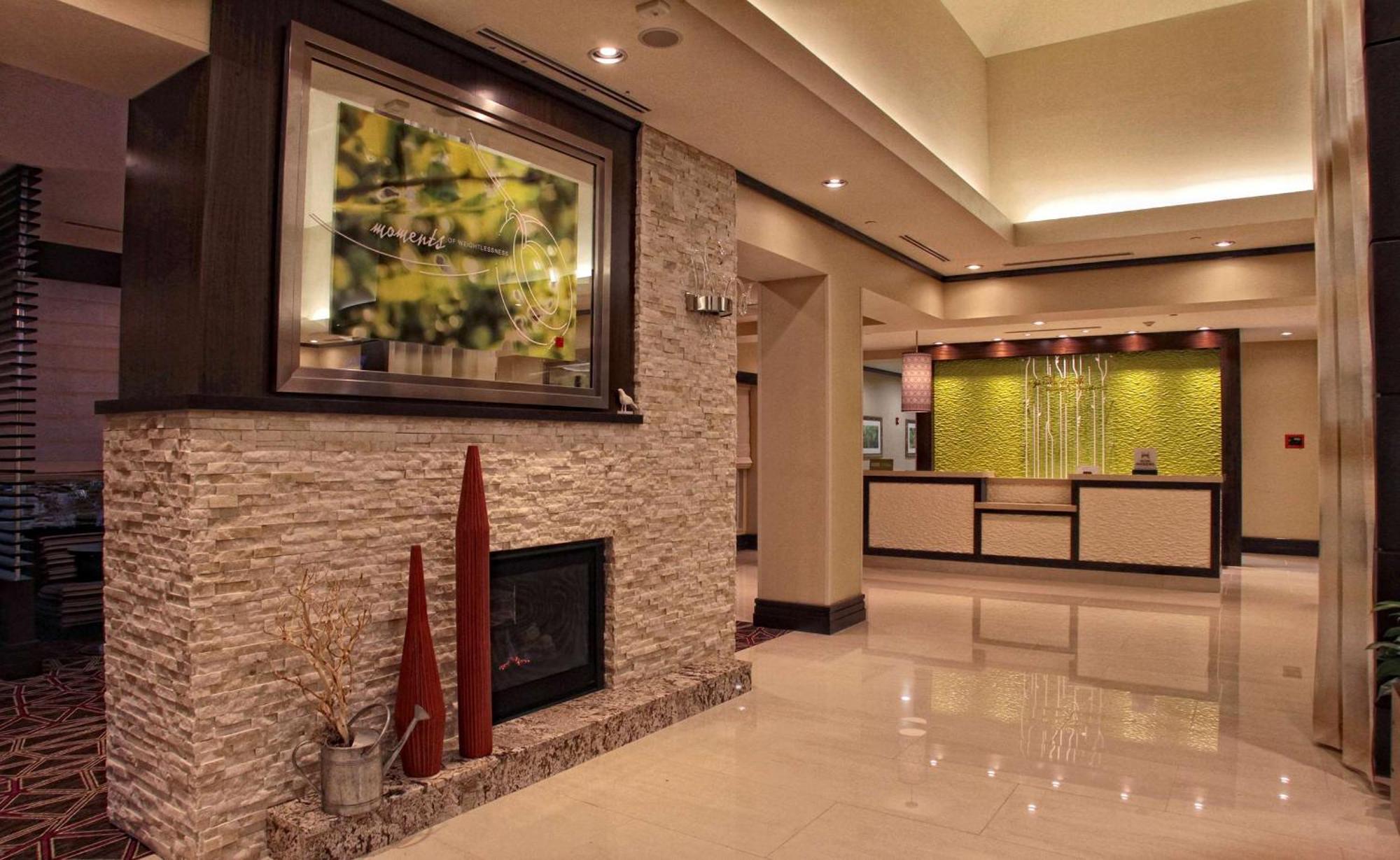 Hilton Garden Inn Victoria Exterior photo