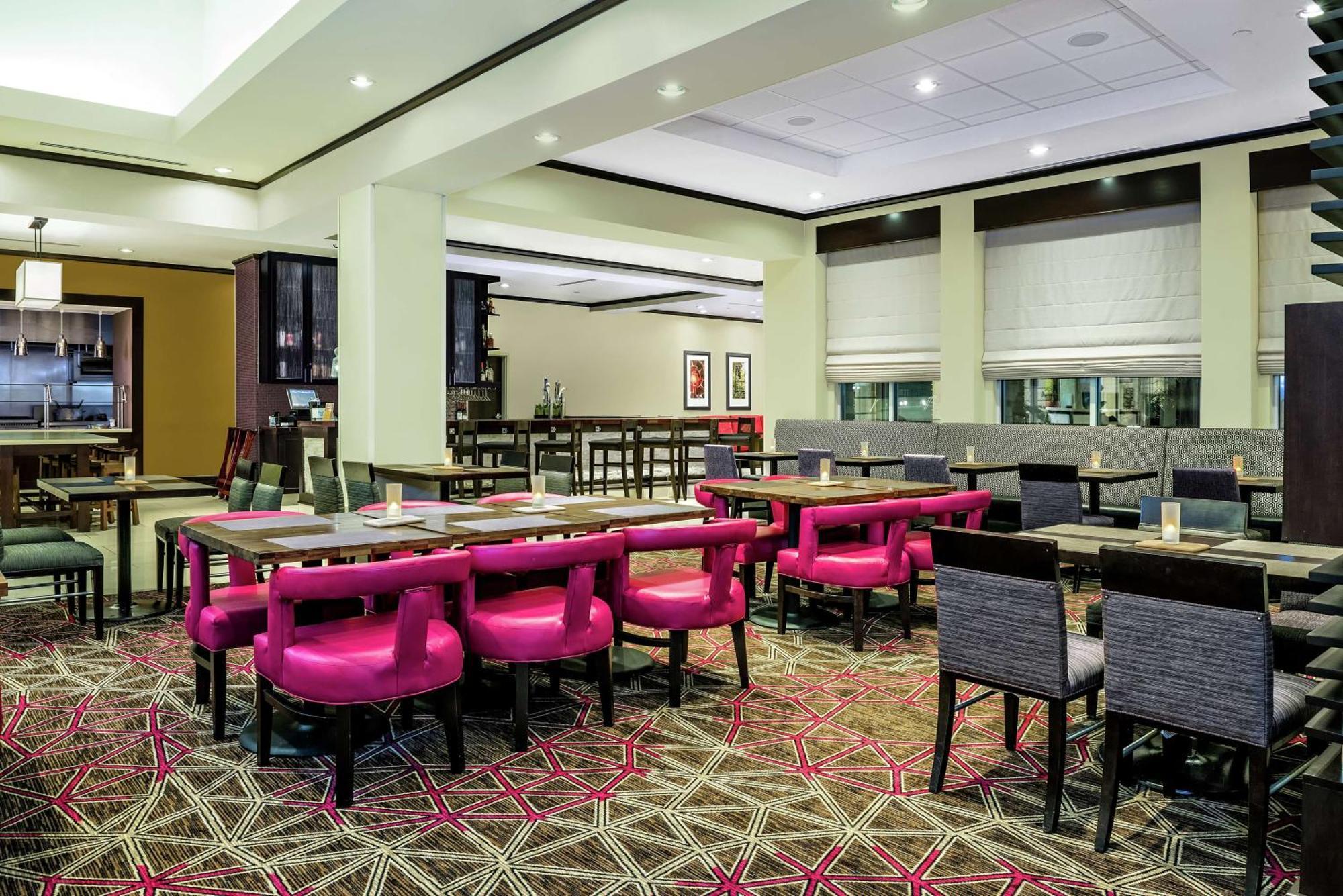Hilton Garden Inn Victoria Exterior photo