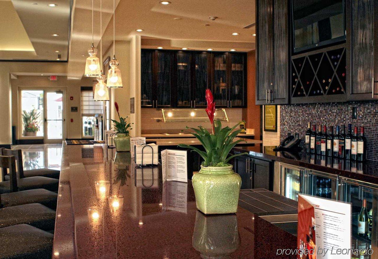 Hilton Garden Inn Victoria Exterior photo